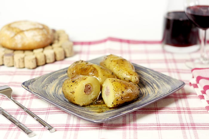 Patatas rellenas de salchichas. Recetas de cenas para crock pot