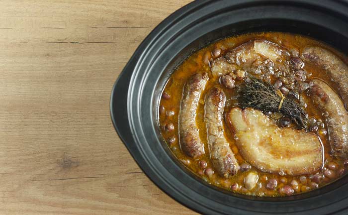 Pochas con salchichas de Toulouse. Receta para Crock Pot