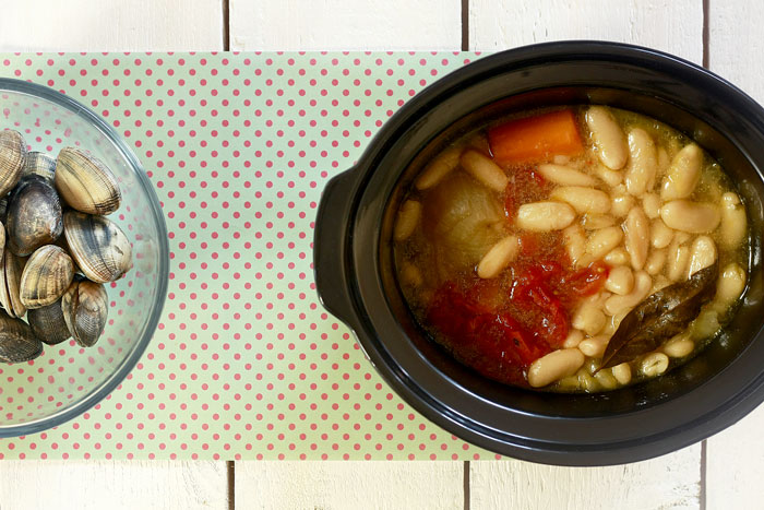 Vinagreta de fabes con almejas. Receta para Crock Pot
