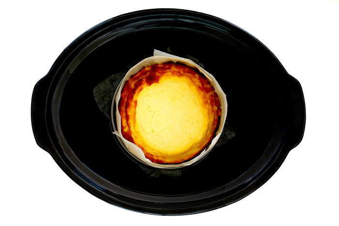Tarta de queso o cheesecake con fruta de la pasión. Receta para crock pot
