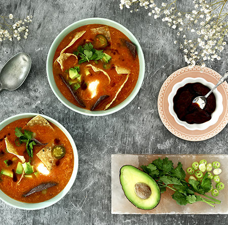 Sopa mexicana de pollo y tortillas. Receta para crock pot o slow cooker